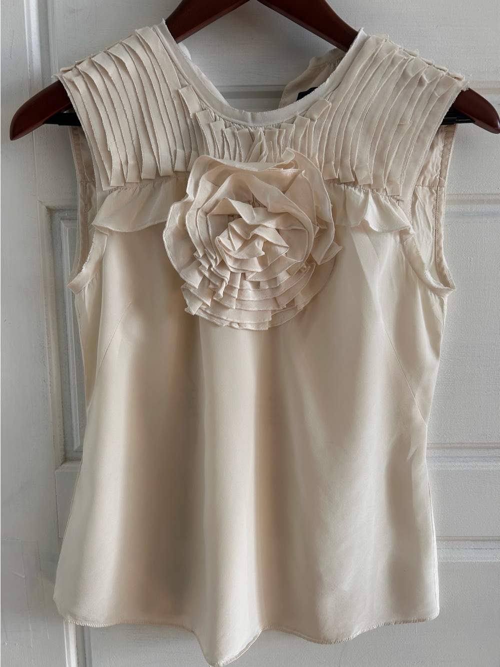 BCBGMAXAZRIA 100% Silk Ivory Rosette Pleated Ruffle Blouse
